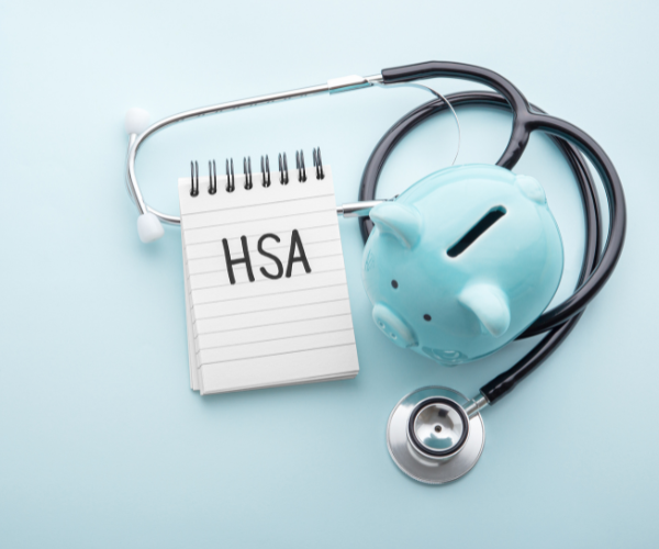 notepad with HSA written on it and a piggy bank and a stethoscope